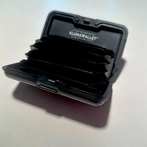 AlumaWallet